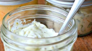Recept: Yoghurt-knoflook-basilicum saus